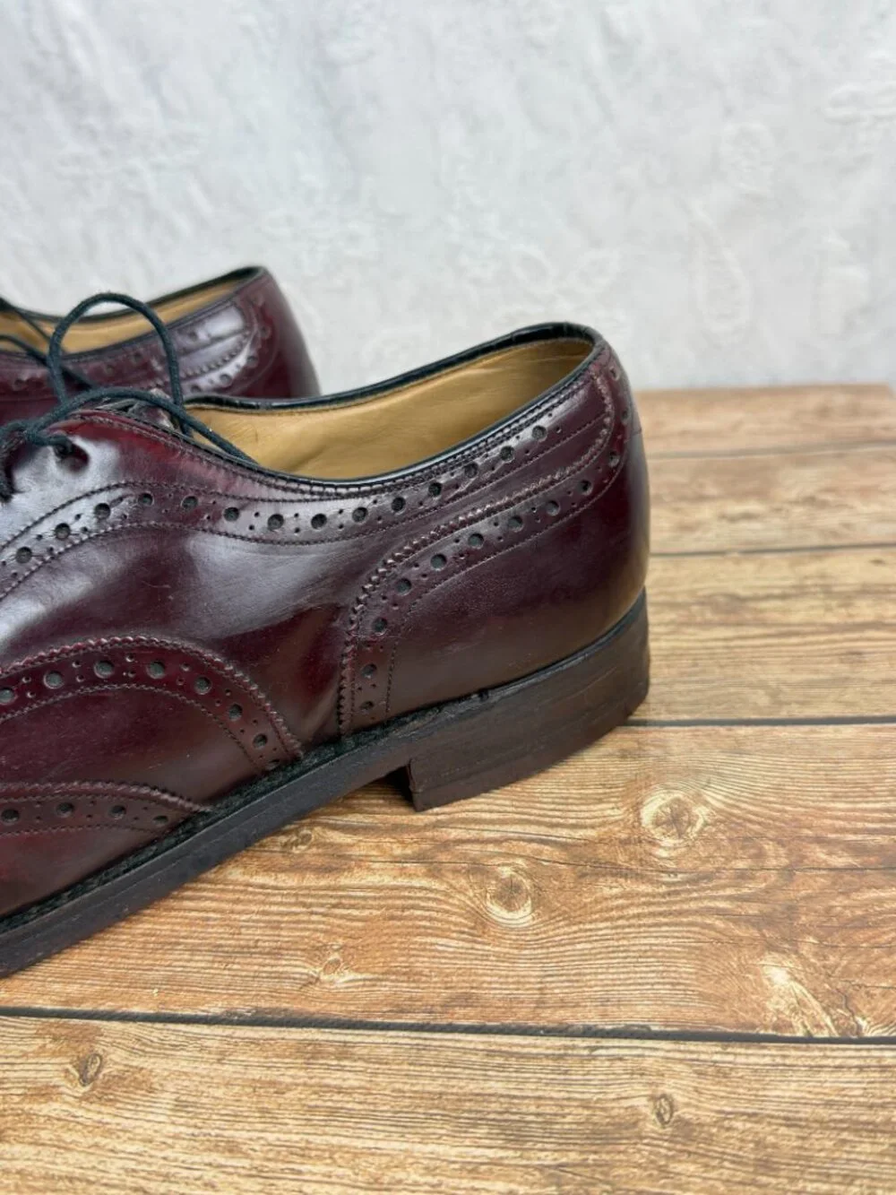 Johnston & Murphy Men's Size 10 Burgundy Brown Leather Wingtip Oxford Dress
